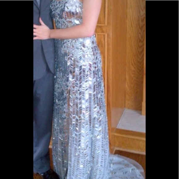 PROM DRESS - Picture 5 of 8